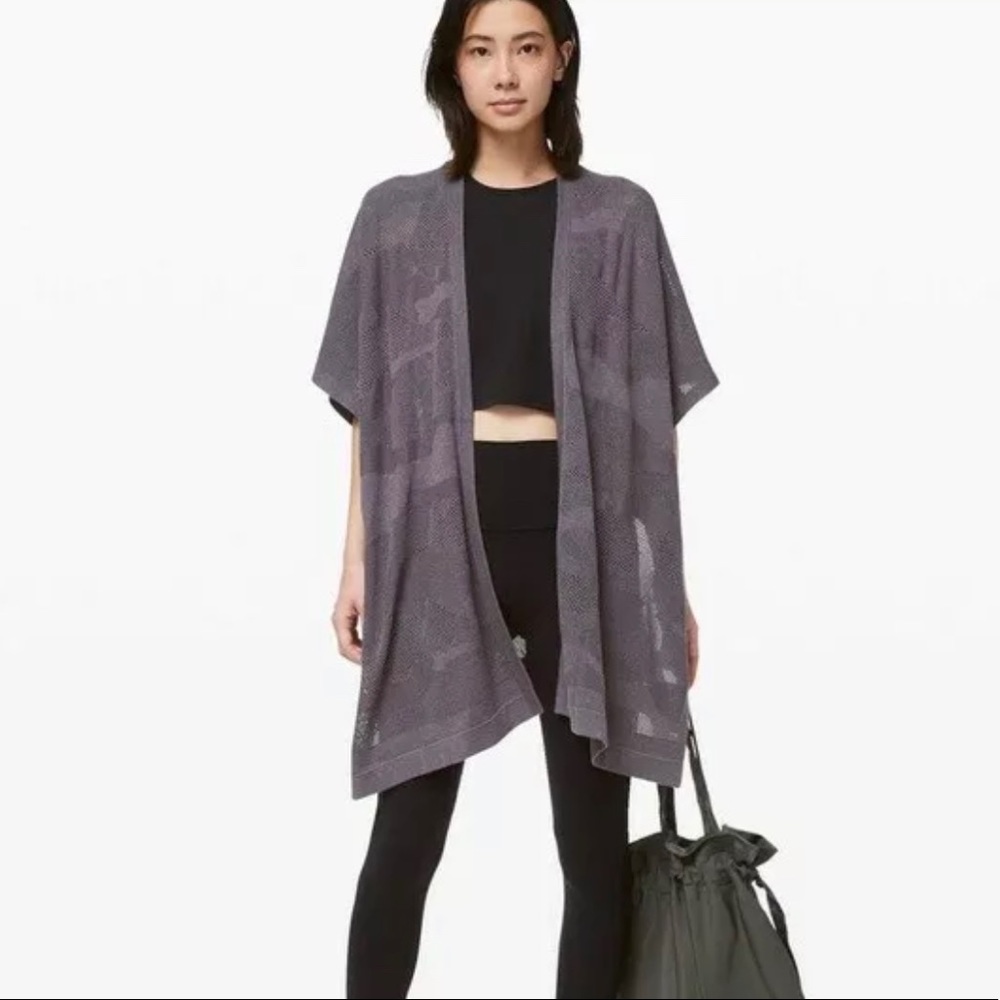 NWT Lululemon / Find your Wrap / Grey / one size